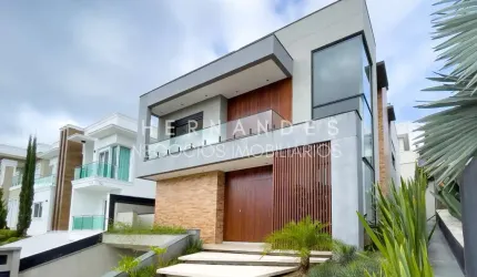 Casa de Luxo em Condomínio à Venda em Alphaville, Santana de Parnaíba-SP: 4 Quartos, 4 Suítes, 3 Salas e 7 Vagas de Garagem!
