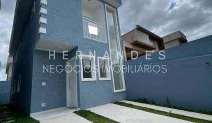 Casa em condomínio fechado com 3 dormitórios, 1 suíte e 2 vagas.