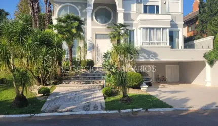 Impressionante casa de luxo em Alphaville, Barueri-SP: 4 quartos, 4 suítes, 3 salas, 6 banheiros, 9 vagas, 760m² de pura sofisticação!