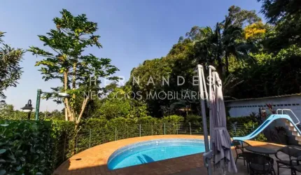 Imóvel de Luxo na Residencial Morada dos Lagos em Barueri-SP: 5 Quartos, 1 Suíte, 3 Salas, 2 Vagas de Garagem, 390m² de Área. Venha Conferir!