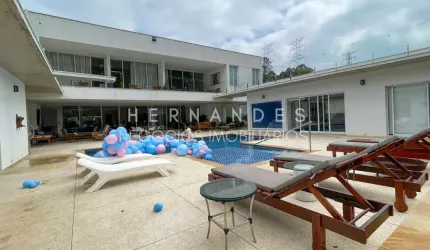 Magnífica residência no Tamboré 01 com 1.900m² de terreno em Alphaville