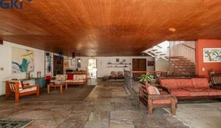 Casa à venda em Alto de Pinheiros - São Paulo