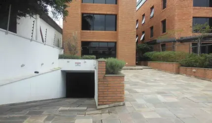 Brooklin Edifício Monousuário: 1.300m², 15 Vagas. Ótima Localização.