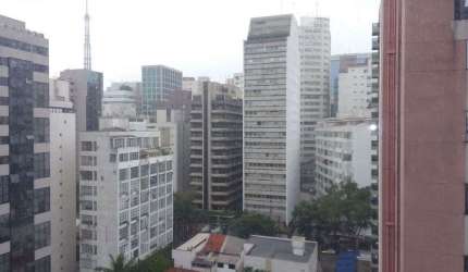 Cj com. p/ locação,  c/ 1 sala, 2 banheiros, 1 vaga. Região da Paulista. Prox. metrô Paulista.