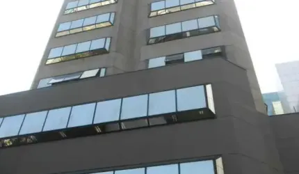 Cj. comercial a venda, c/87 m. AU, sala c/ 2 amb., 2 vagas. Andar alto. Prox. metrô Barra Funda.