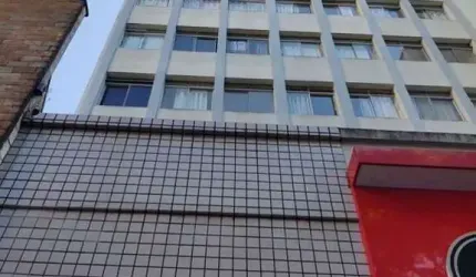 Studio semi mobiliado p/ locação, com 29,7 m. AU, sem vaga. Próximo ao Mackenzie e Santa Casa.