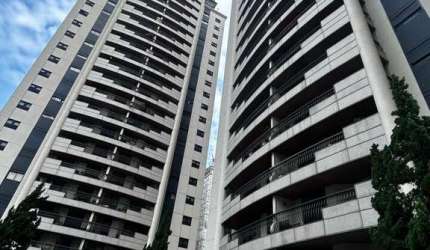 APARTAMENTO TOTALMENTE MOBILIADO COM 4 SUÍTES, 3 VAGAS E CLIMATIZADO
