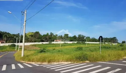 Lote de esquina com 432m² no Condominio Jardim Piemonte em Itaici