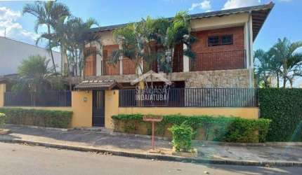 Sobrado com 4 dormitórios e Piscina em excelente bairro residencial