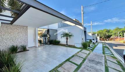 Casa a venda condomínio Montreal