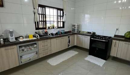 Belíssima casa para Locação