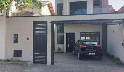 Linda Casa bem localizada no melhor bairro da região