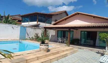 Excelente Casa Linear com Piscina no centro de Rio das Ostras.