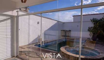 Casa com Piscina Para Venda