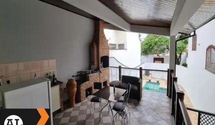 Ótima casa à venda no Condomínio Granja Olga em Sorocaba, excelente localização, casa construída em dois lotes com 430 m² de área construída,