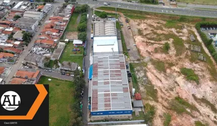 Galpão Industrial para locação no bairro Cajuru em Sorocaba há 3km da Rodovia Castelo Branco com 8.300 m2 de terreno e 7.032 m2 de área construída.
