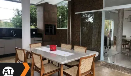 Excelente Sobrado à venda no Condomínio Granja Olga II em Sorocaba, localização privilegiada  São 4 suítes e piscina aquecida