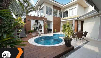 Linda Casa terrea à venda no condomínio Vivendas do Lago com sala de estar, jantar, lavabo, jardim de inverno, escritório, cozinha, espaço gourmet.