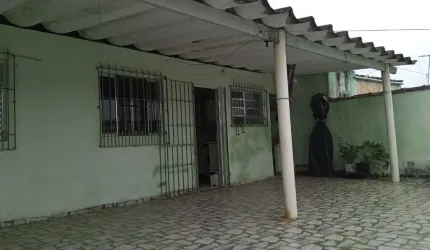 VENDO ESSA CASA SUPER CHARMOSA E COM UM ESPAÇO INCRÍVEL.