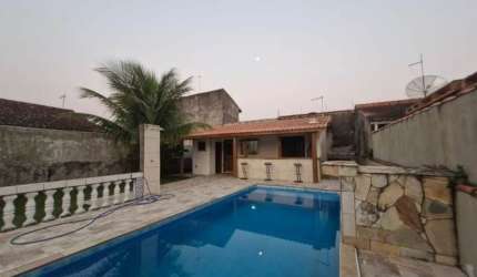 ESTAMOS VENDENDO ESTA EDÍCULA, SUPER CHARMOSA COM UM ESPAÇO INCRÍVEL, COM UM TERRENO DE 360 METROS QUADRADOS E UMA AMPLA PISCINA DE 30,00 X 6,00 COM DECK.