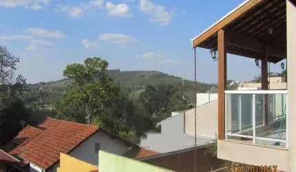 Ótima casa semi-mobiliada no bairro Nova Jaguariuna