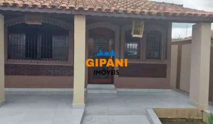 CASA COM PISCINA A VENDA EM JAGUARIUNA