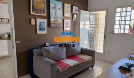 CASA A VENDA EM JAGUARIUNA COM AMPLO ESPAÇO