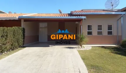Linda Casa a Venda de 02 Dormitórios em Condomínio Fechado
