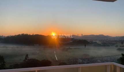 LUXUOSA CASA NOVA EM CONDOMINIO FECHADO ENTREGUE FINAMENTE MOBILIADA EM CAMBORIÚ