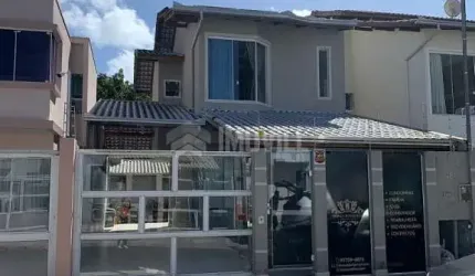 LINDA CASA MOBILIADA COM PISCINA A APENAS 5 MINUTO DA PRAIA DE BALNEÁRIO CAMBORIÚ.