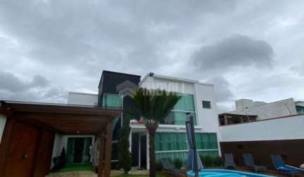 LINDA CASA ALTO PADRÃO FINAMENTE MOBILIADA COM PISCINA NO CENTRO DE CAMBORIÚ.