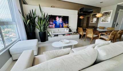 APARTAMENTO ALTO PADRÃO COM 03 SUÍTES FINAMENTE MOBILIADO NA AVENIDA CENTRAL.