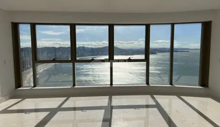 ANDAR ALTO NO YACHTHOUSE RESIDENCE CLUB ALTO PADRÃO COM 04 SUÍTES, DEPENDÊNCIA E LINDA VISTA CINEMATOGRAFICA DO MAR.