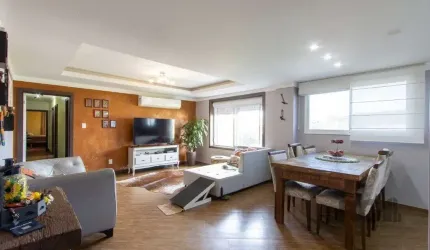 Apartamento reformado de 124m² privativos- 3 dormitórios sendo 1 suíte no bairro