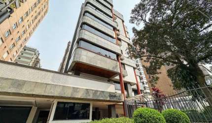 Ótimo apartamento desocupado no coração da Bela Vista! com 161m2