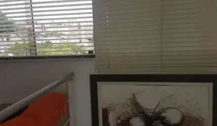 Apartamento de um quarto, suíte e uma vaga de garagem no bairro Mont´Serrat