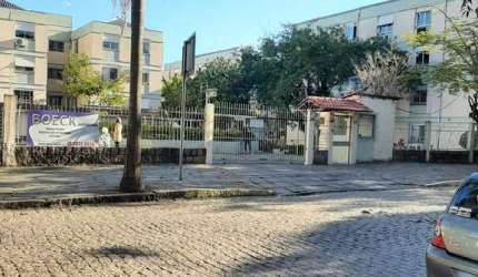 Apartamento de 3 quartos e vaga de garagem rotativa no Bairro Cristal em Porto A