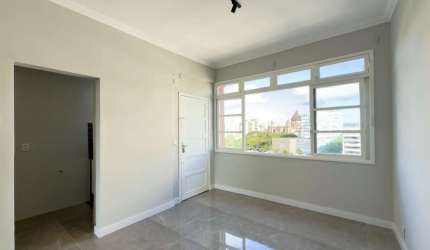 Apartamento totalmente reformado no centro de Porto Alegre