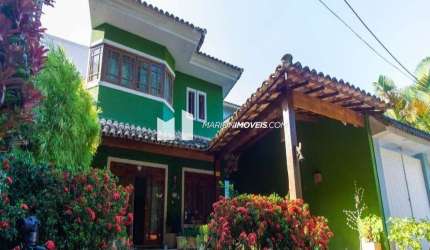 Casa em condomínio à venda em Vargem Grande, Rio de Janeiro, triplex; 3 quartos (1 suíte com hidromassagem e deck de madeira), 3 banheiros; 1 vaga