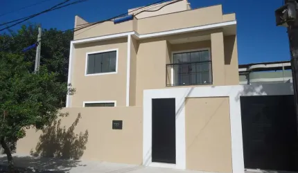 CASA TRÍPLEX COM SALA 3 SUÍTES E TERRAÇO GOURMET A VENDA NO COSTAZUL EM RIO DAS OSTRAS RJ
