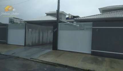 CASA LINEAR COM 3 QUARTOS SENDO 1 SUITE NO BAIRRO EXTENSÃO DO BOSQUE EM RIO DAS OSTRAS RJ