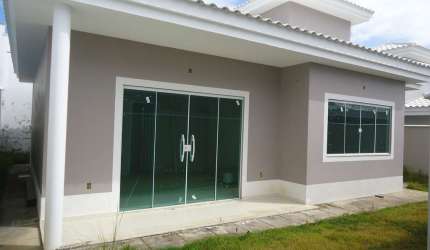 CASA LINEAR COM 3 QUARTOS SENDO 1 SUÍTE NO BAIRRO RESIDENCIAL RIO DAS OSTRAS.