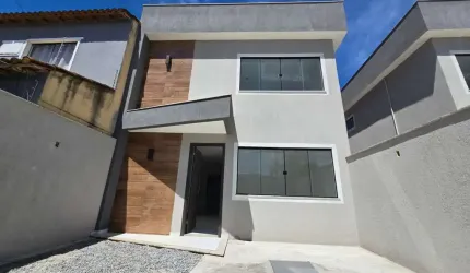 CASA DUPLEX COM 3 QUARTOS SENDO 2 SUÍTES, A VENDA NO VILLAGE, RIO DAS OSTRAS, RJ