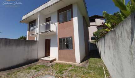 CASA DUPLEX COM 2 SUÍTES NO BAIRRO EXTENSÃO SERRAMAR EM RIO DAS OSTRAS RJ