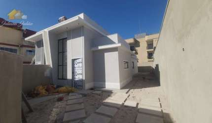 CASA LINEAR COM 3 QUARTOS SENDO 1 SUÍTE NO BAIRRO ENSEADA DAS GAIVOTAS EM RIO DAS OSTRAS RJ