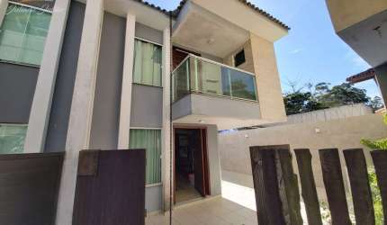 CASA DUPLEX COM 3 QUARTOS SENDO 1 SUÍTE A VENDA NO MIRANTE DA LAGOS EM MACAÉ RJ