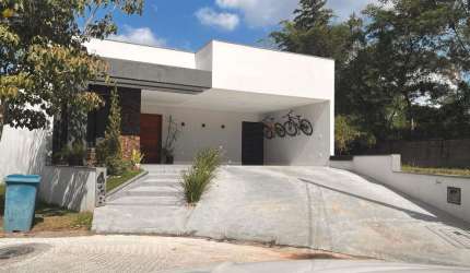 CASA LINEAR EM ALTO PADRÃO A VENDA NO CONDOMÍNIO VALE DOS CRISTAIS EM MACAÉ RJ
