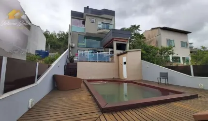 CASA TRIPLEX EM ALTO PADRÃO COM 3 QUARTOS SENDO 1 SUÍTE A VENDA NO BAIRRO JARDIM GUANABARA EM MACAÉ RJ