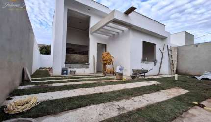 CASA LINEAR COM 3 QUARTOS SENDO 1 SUÍTE A VENDA NO BAIRRO ENSEADA DAS GAIVOTAS EM RIO DAS OSTRAS RJ