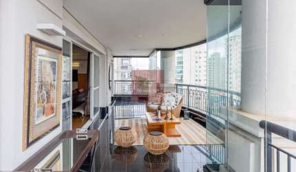 MOEMA NOBRE - São 308m² de glamour montado com requinte por Consuelo Jorge Arquitetos.